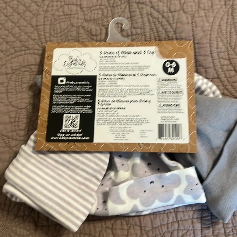 New with tags mittens and hats for baby - Picture 2 of 2